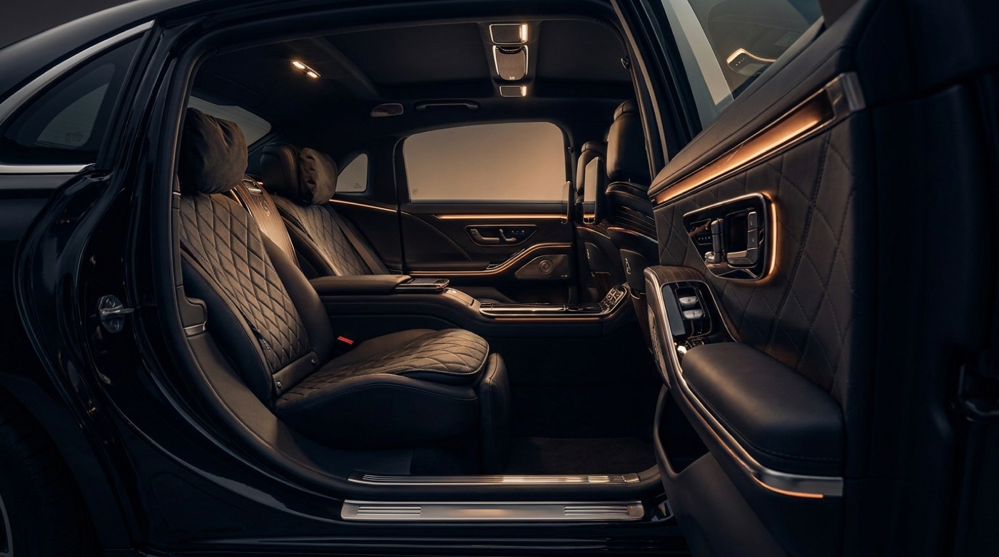 Fond einer Mercedes-Maybach S-Klasse mit schwarzem Nappaleder